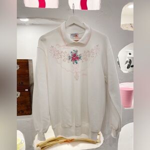 Retro White & Pink Buchart Gardens Souvenir Collared Sweatshirt w Floral Design
